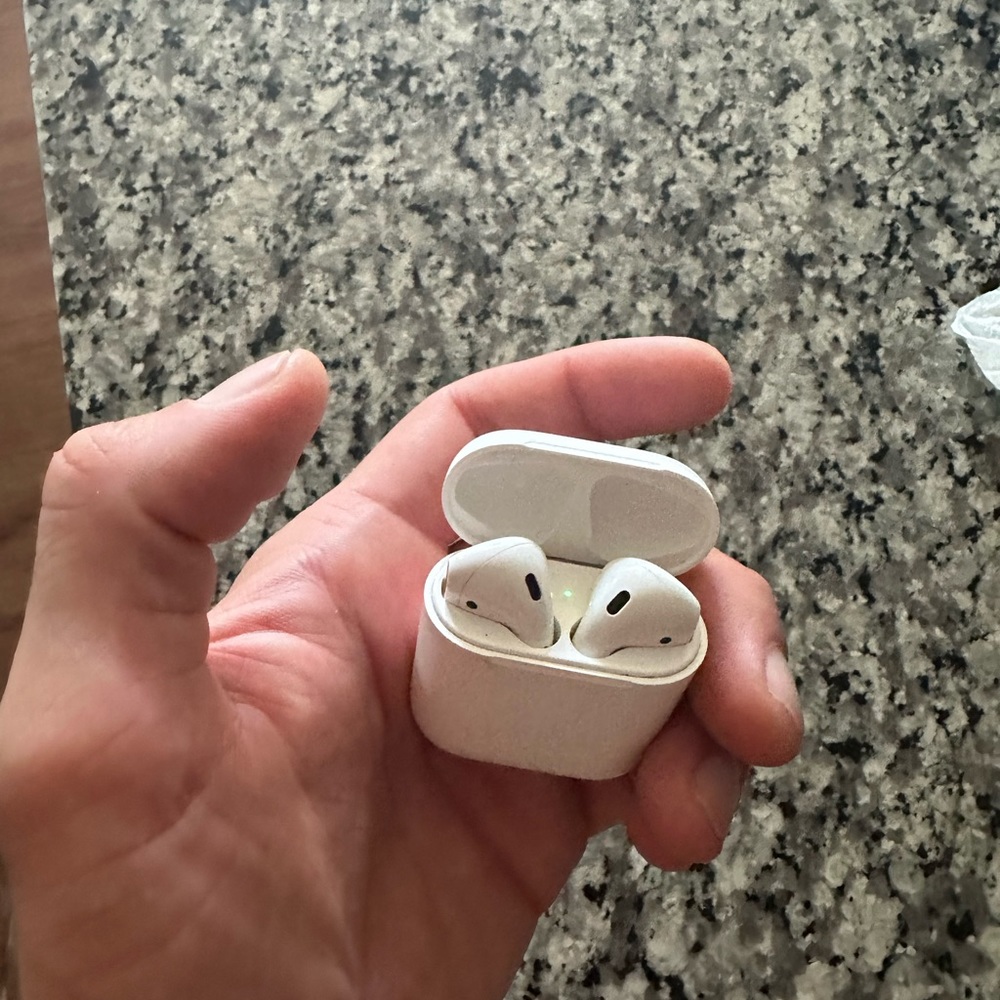 AirPods